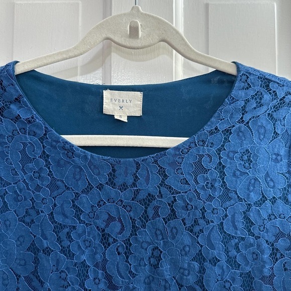 EVERLY lace dress - Picture 2 of 3